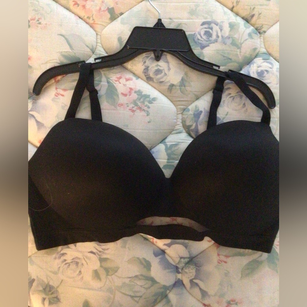 Victoria Secret Incredible Bra 44DD Black.